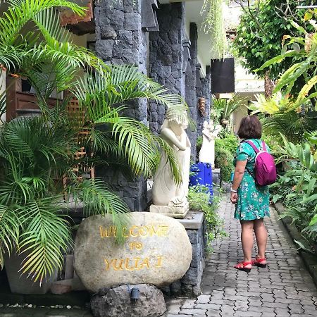 Yulia 1 Bed & Breakfast Sanur  Bagian luar foto