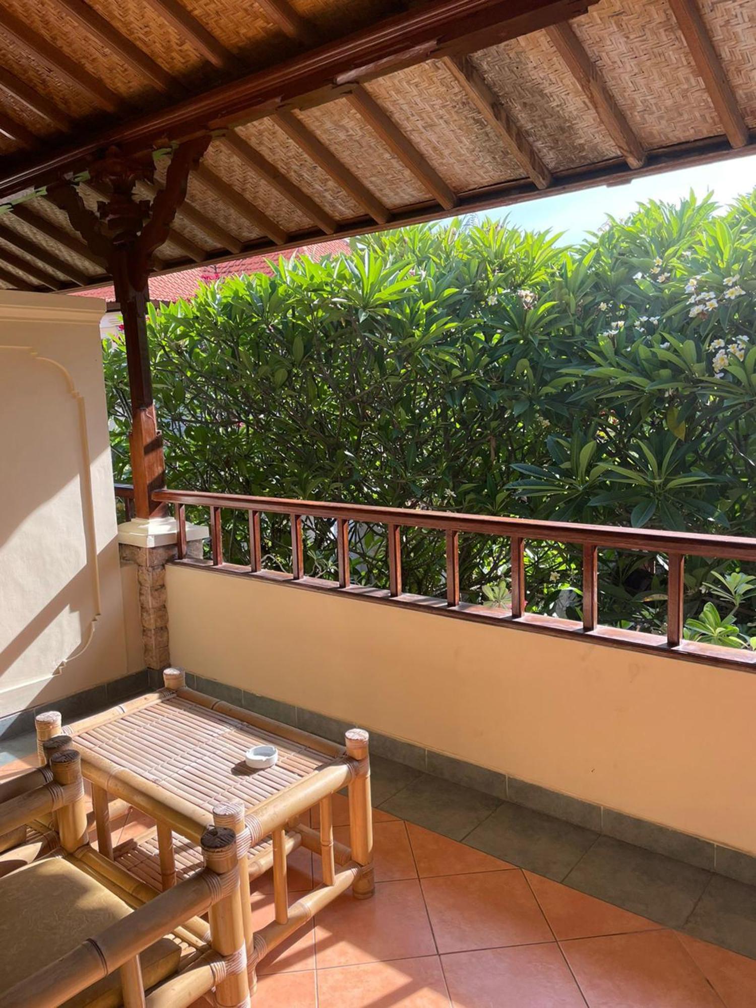 Yulia 1 Bed & Breakfast Sanur  Bagian luar foto