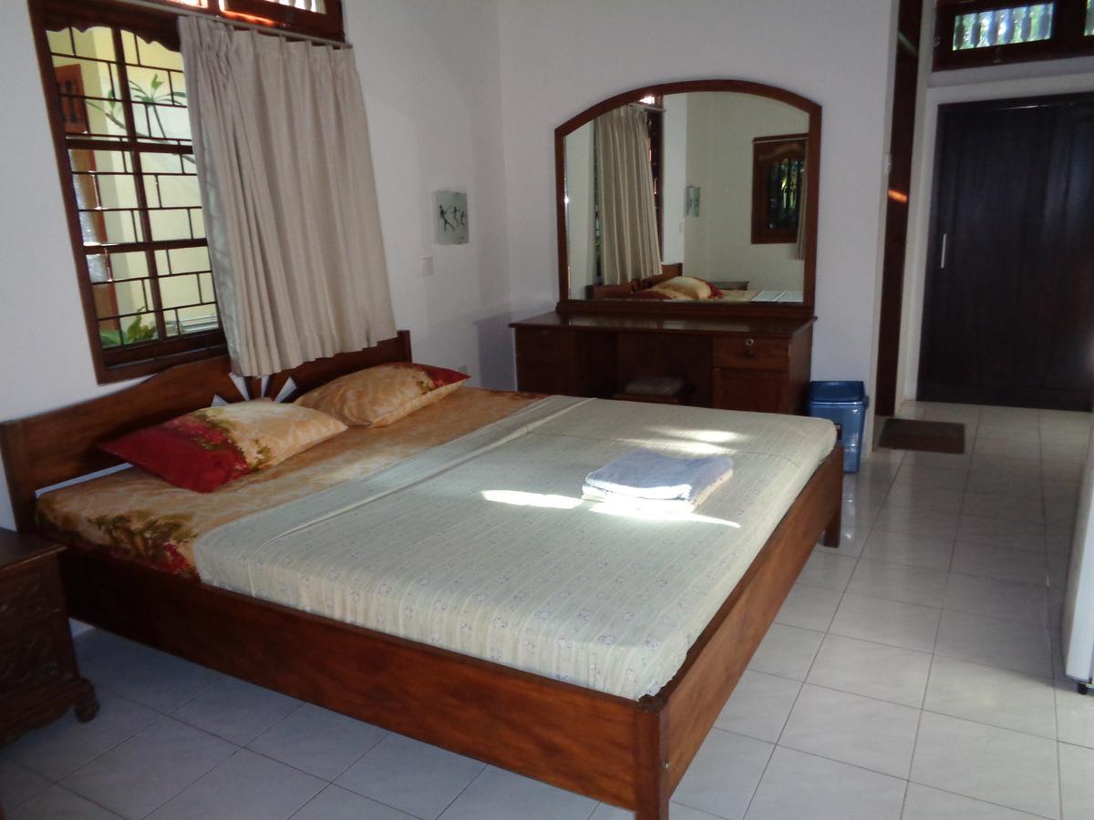 Yulia 1 Bed & Breakfast Sanur  Bagian luar foto