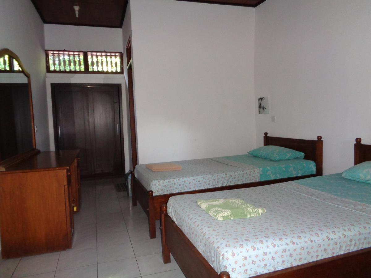 Yulia 1 Bed & Breakfast Sanur  Bagian luar foto