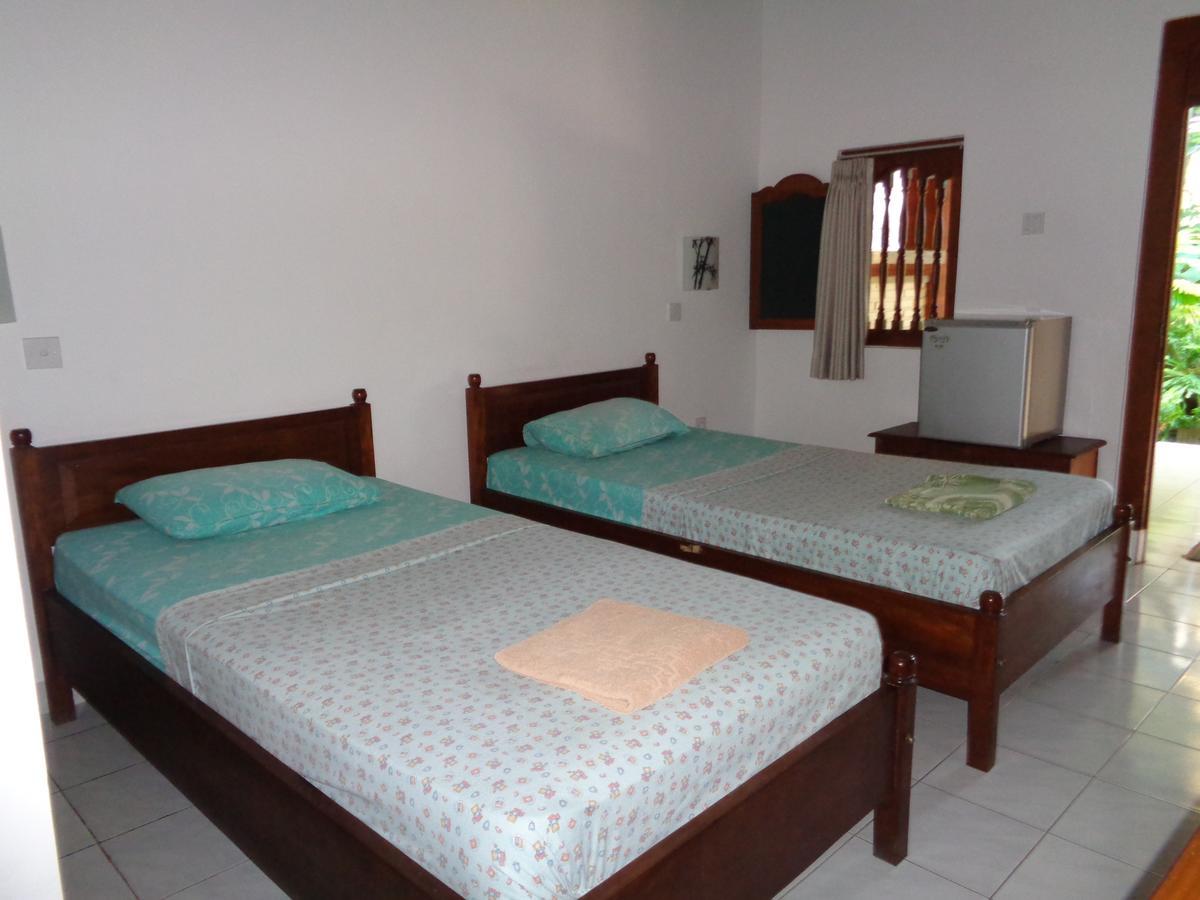 Yulia 1 Bed & Breakfast Sanur  Bagian luar foto