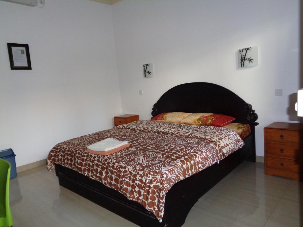 Yulia 1 Bed & Breakfast Sanur  Bagian luar foto