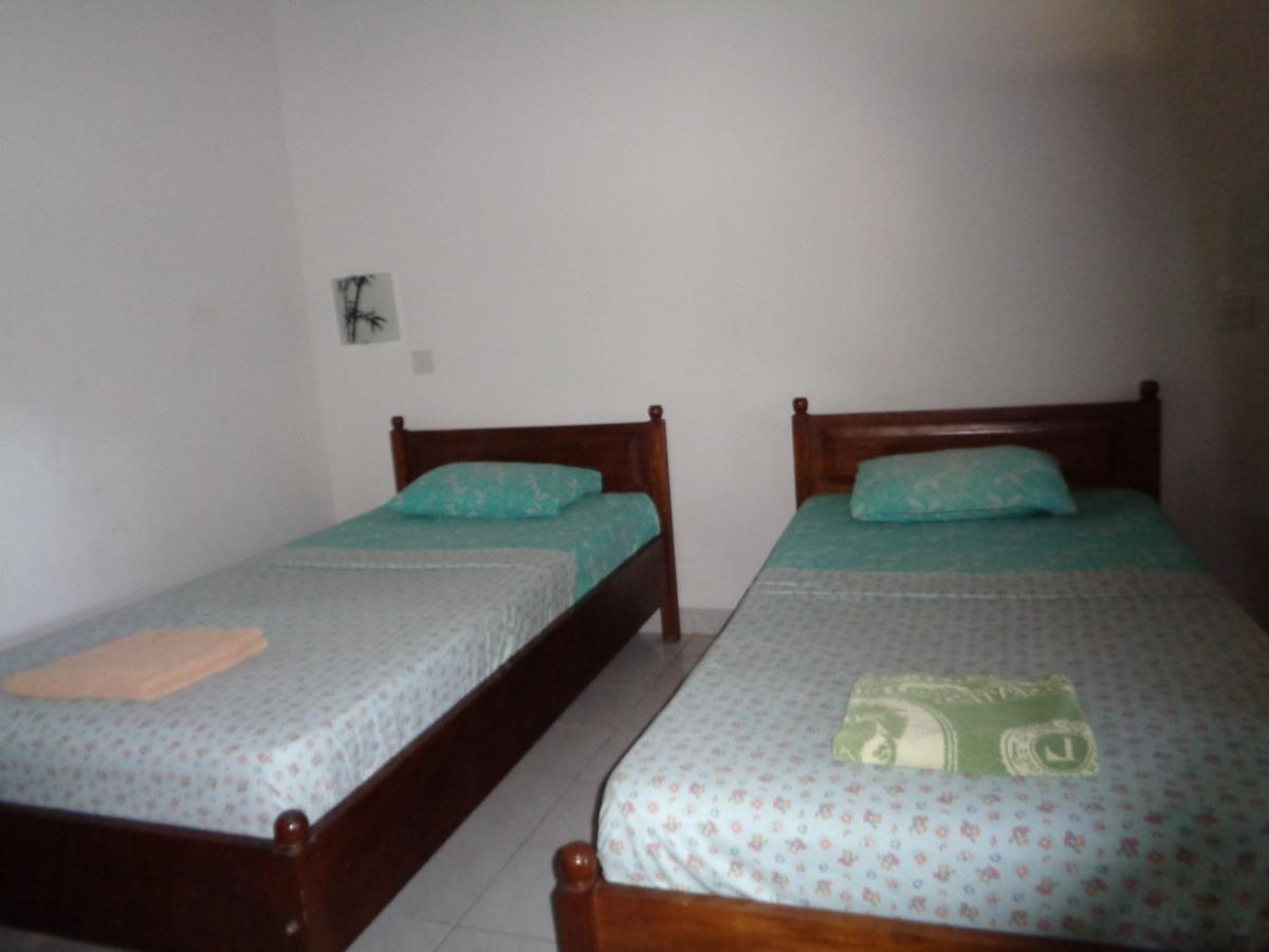 Yulia 1 Bed & Breakfast Sanur  Bagian luar foto