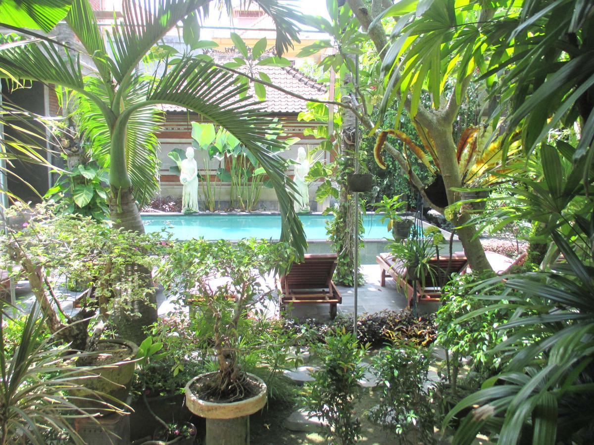 Yulia 1 Bed & Breakfast Sanur  Bagian luar foto
