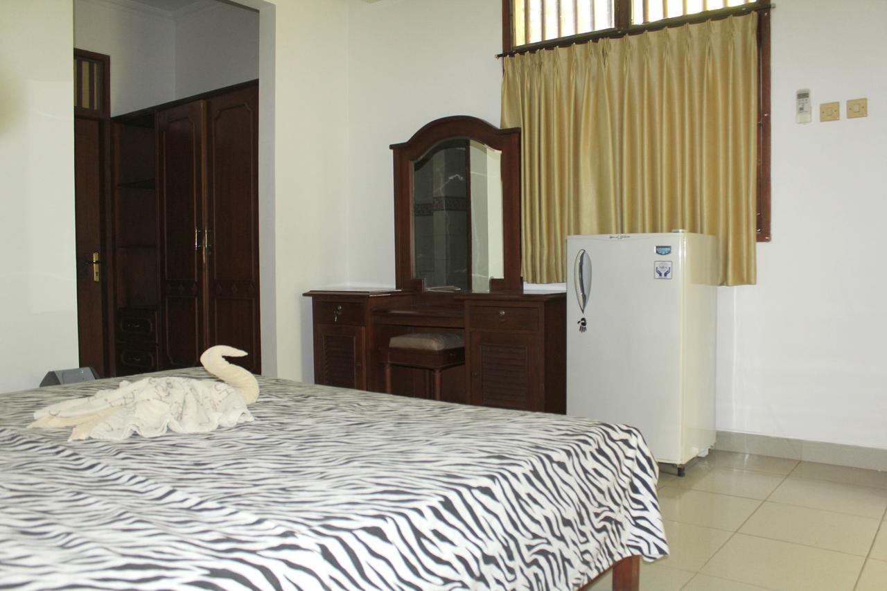 Yulia 1 Bed & Breakfast Sanur  Bagian luar foto