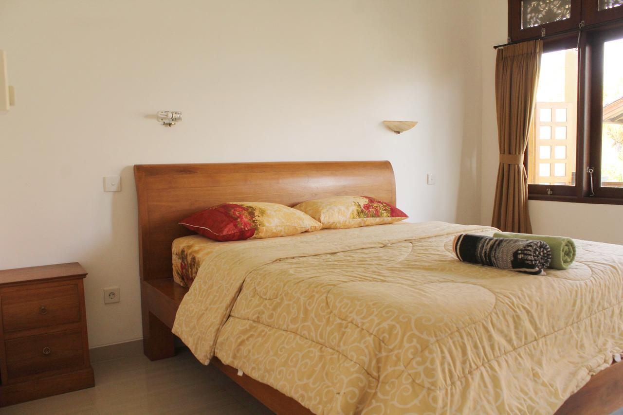 Yulia 1 Bed & Breakfast Sanur  Bagian luar foto