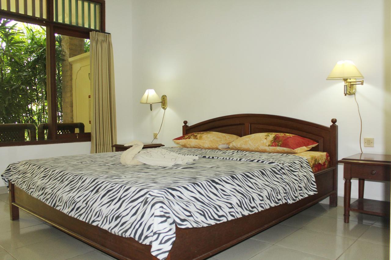 Yulia 1 Bed & Breakfast Sanur  Bagian luar foto