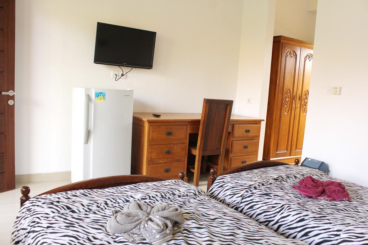 Yulia 1 Bed & Breakfast Sanur  Bagian luar foto