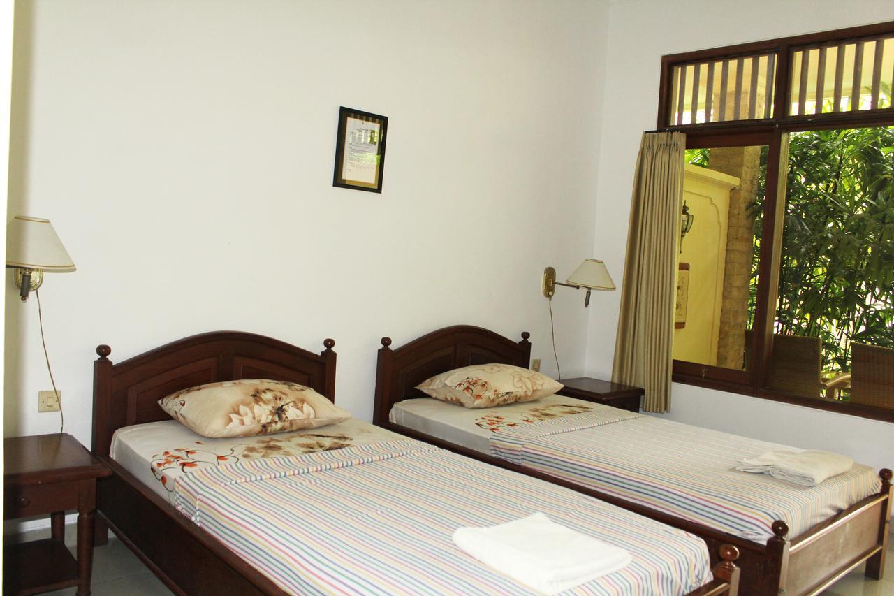 Yulia 1 Bed & Breakfast Sanur  Bagian luar foto