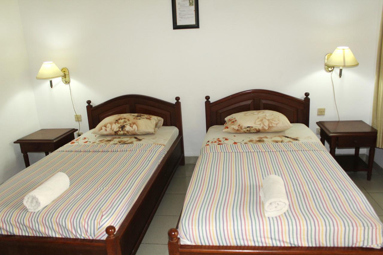 Yulia 1 Bed & Breakfast Sanur  Bagian luar foto