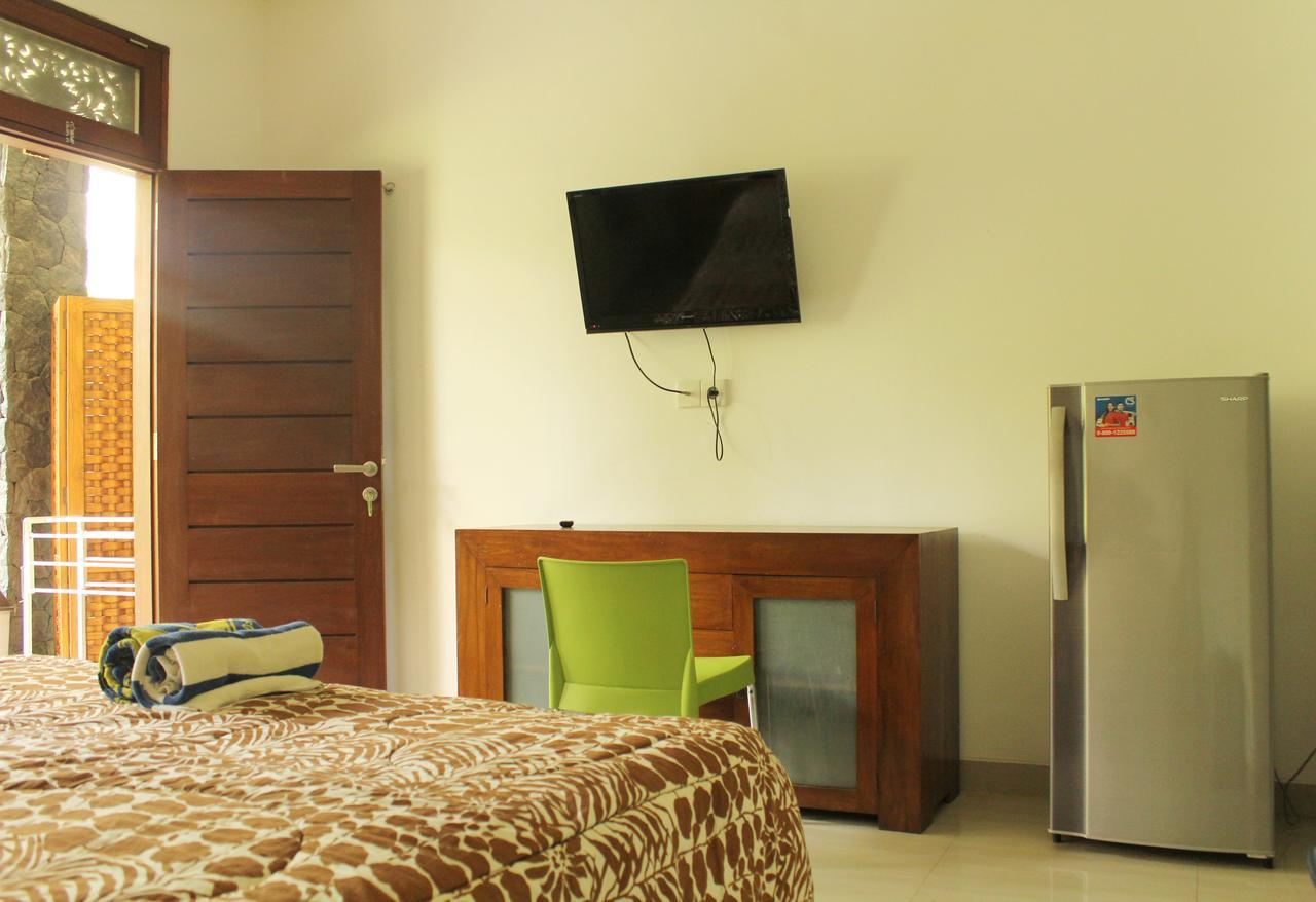 Yulia 1 Bed & Breakfast Sanur  Bagian luar foto