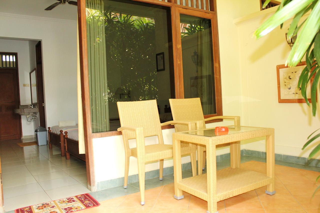Yulia 1 Bed & Breakfast Sanur  Bagian luar foto