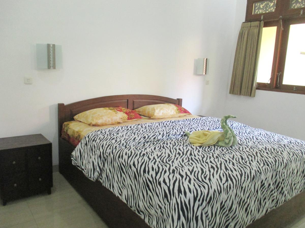 Yulia 1 Bed & Breakfast Sanur  Bagian luar foto