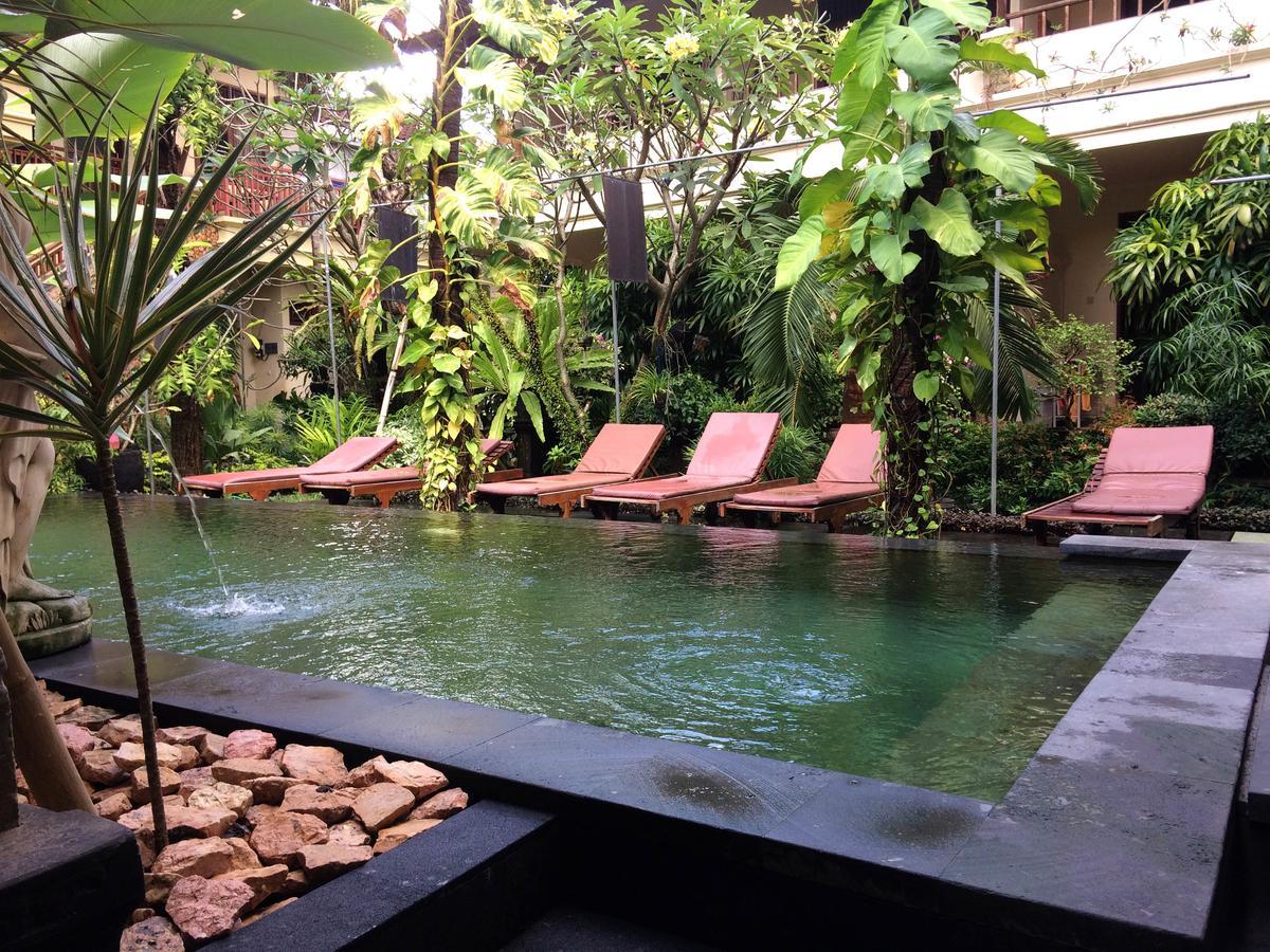 Yulia 1 Bed & Breakfast Sanur  Bagian luar foto